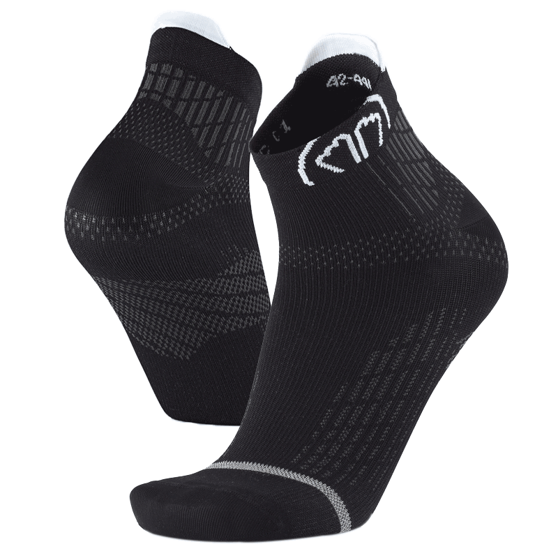 RUN ANATOMIC ANKLE UNISEX RUNNING SOCKS BLACK